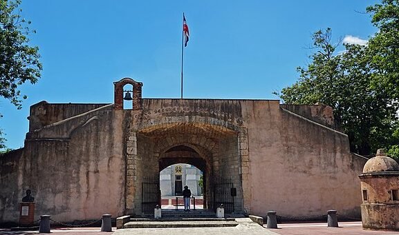 emblematica puerta del conde lugar representativo de la republica dominicana pateon de la patria