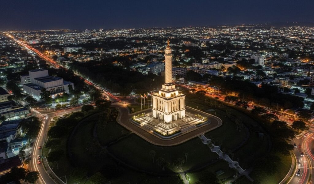 Vista aérea completa del monumento de Santiago , héroes de la restauración