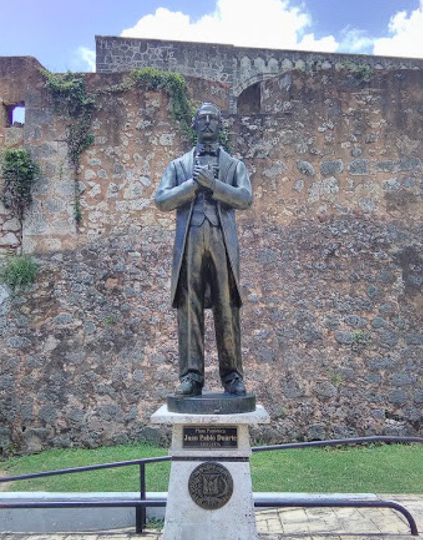 estatua de juan pablo duarte 