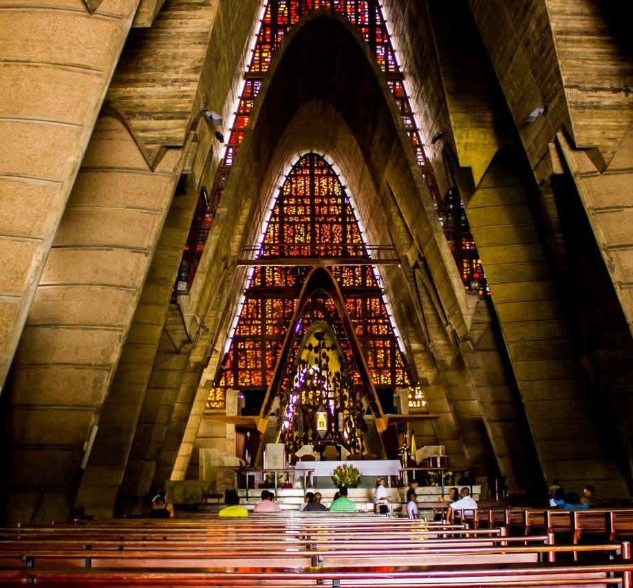 interio de la basilica santuario de la virgen de la altagracia