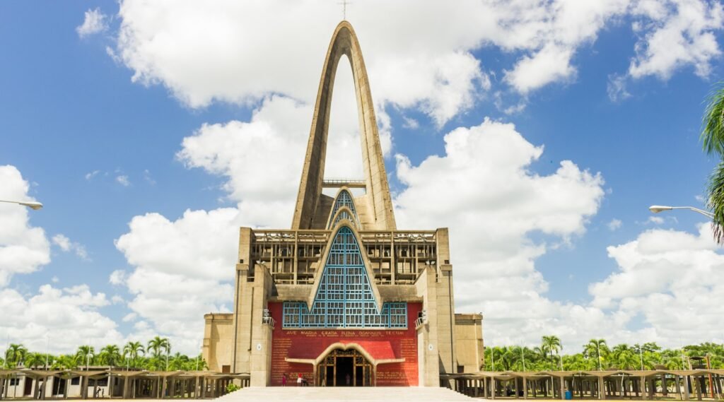 BASILICA DE HIGUEY, SANTUARIO DE LA VIRGEN DE LA ALTAGRACIA