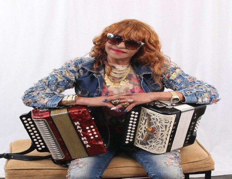 Fefita la Grande, cantante y acordeonista dominicana
